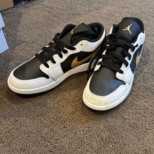 Nike Men's Black, White, and Gold Sneakers